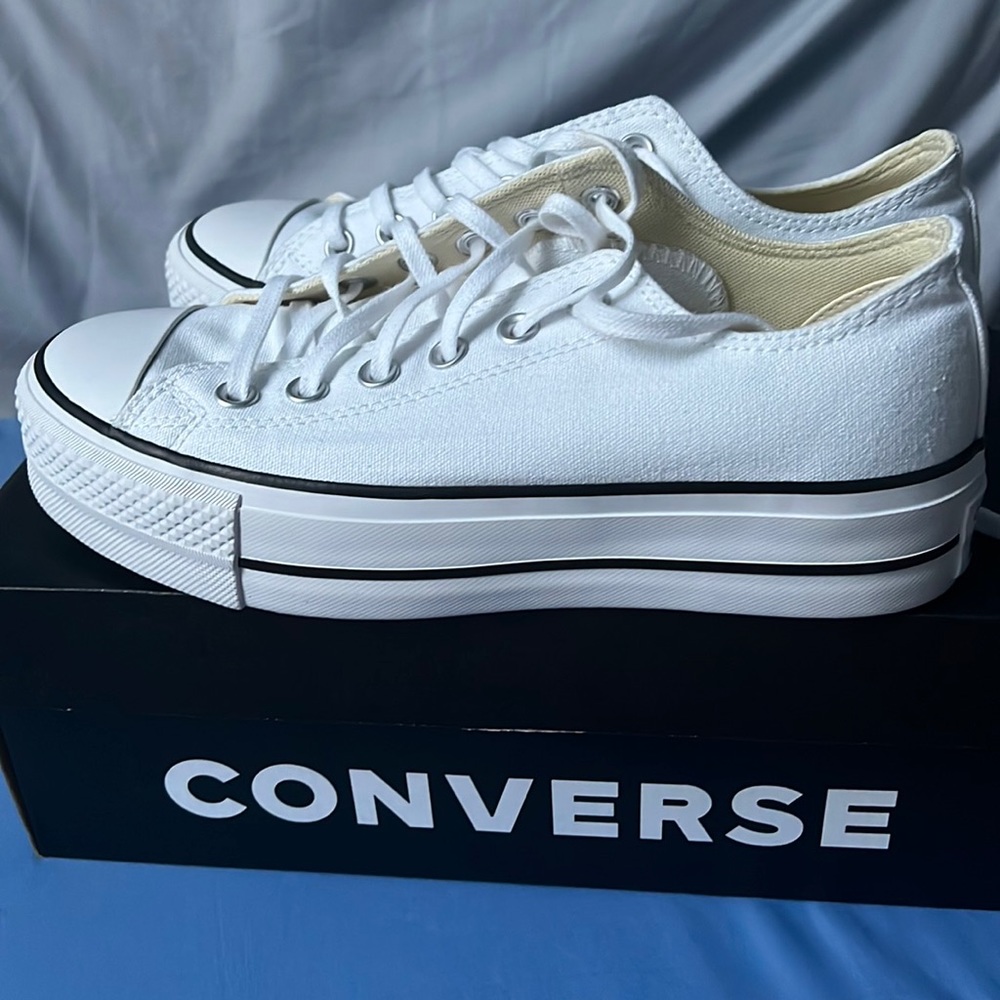 New with Box - Converse Chuck Taylor All Star Lift Ox in White, Women’s Size 7.5